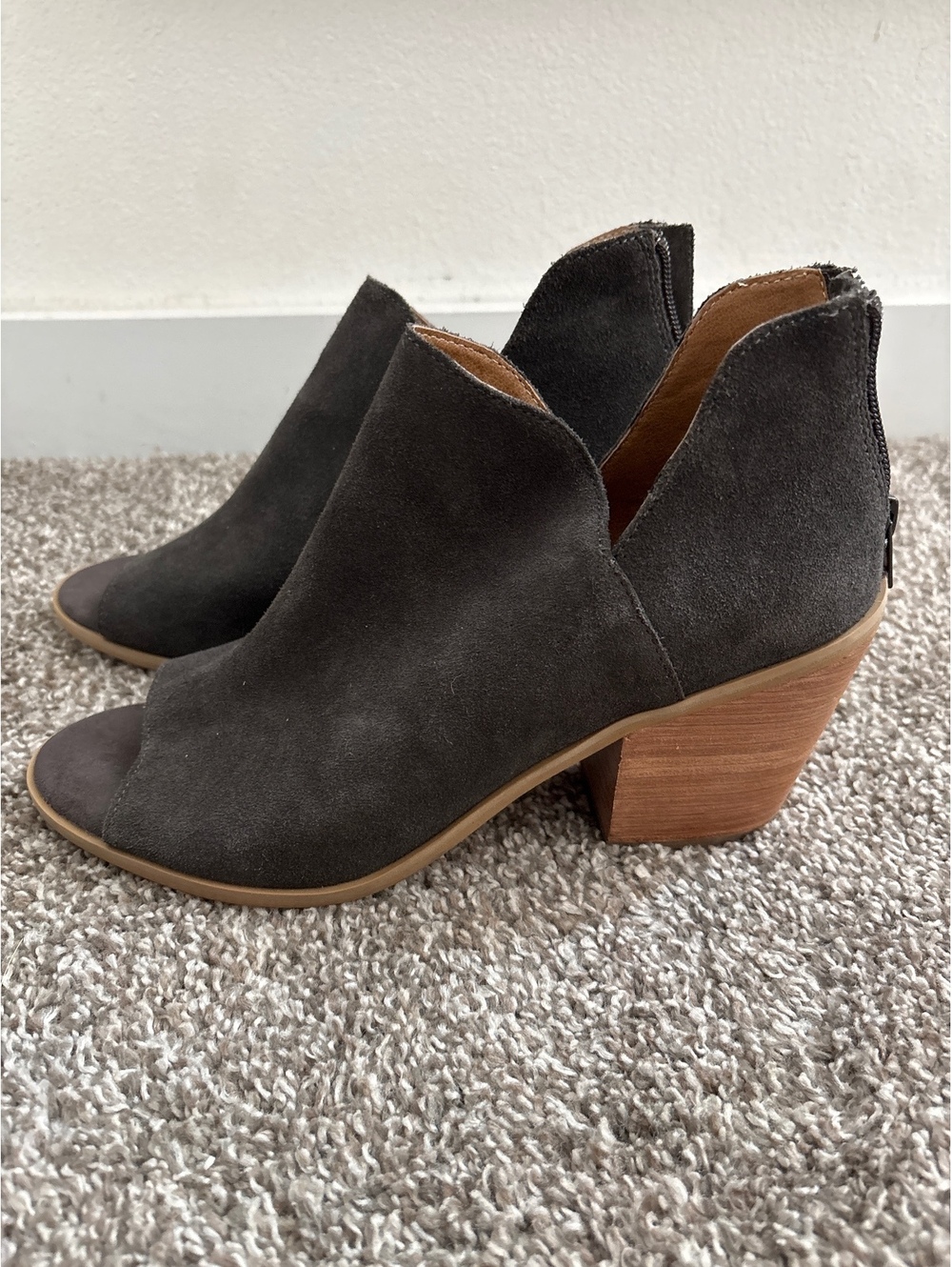 Susina carina peep toe booties size 10